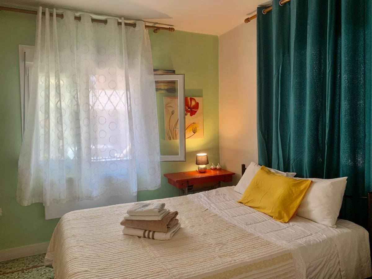 Lovely Place With Veranda Apartment Larissa Luaran gambar